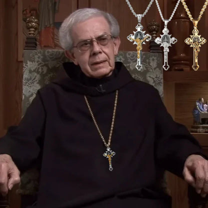 Collar Crucifijo de San Benito: Tu Símbolo Personal de Fe y Fortaleza Interior